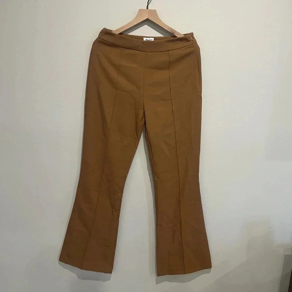 Princess Polly Brown Flare Pants
Cognac brown pants from princess Polly size 8